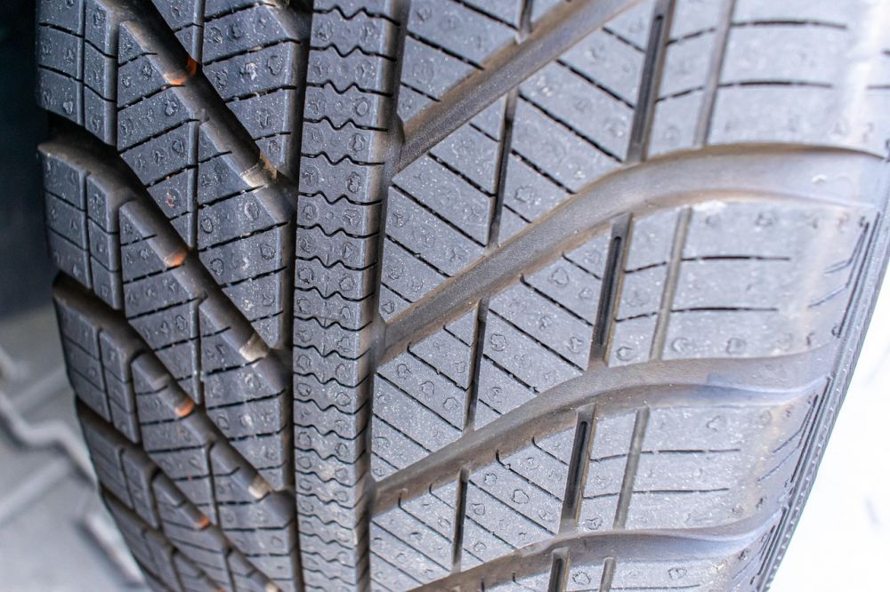 Ålesund Dekkhotell  trygg og smart lagring av dekkene dine